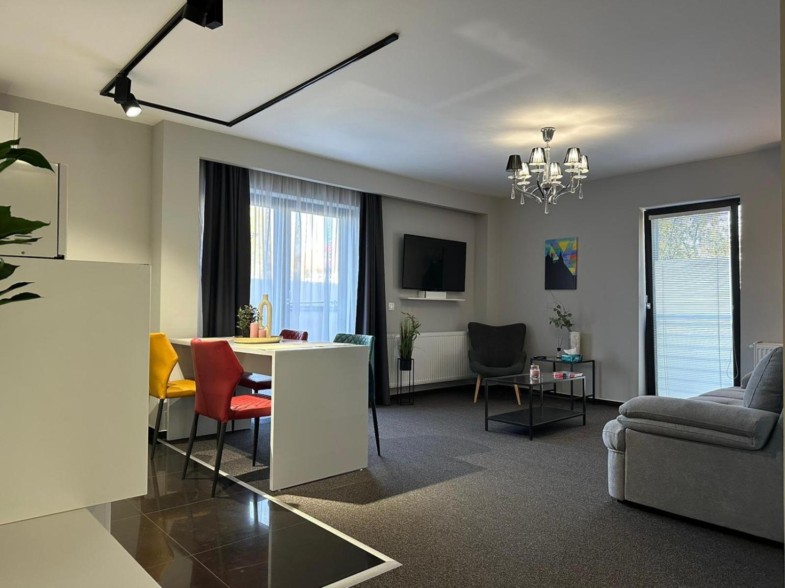 Luxury Glam Apartments & Studios Near Coresi Mall Brasov Exterior photo