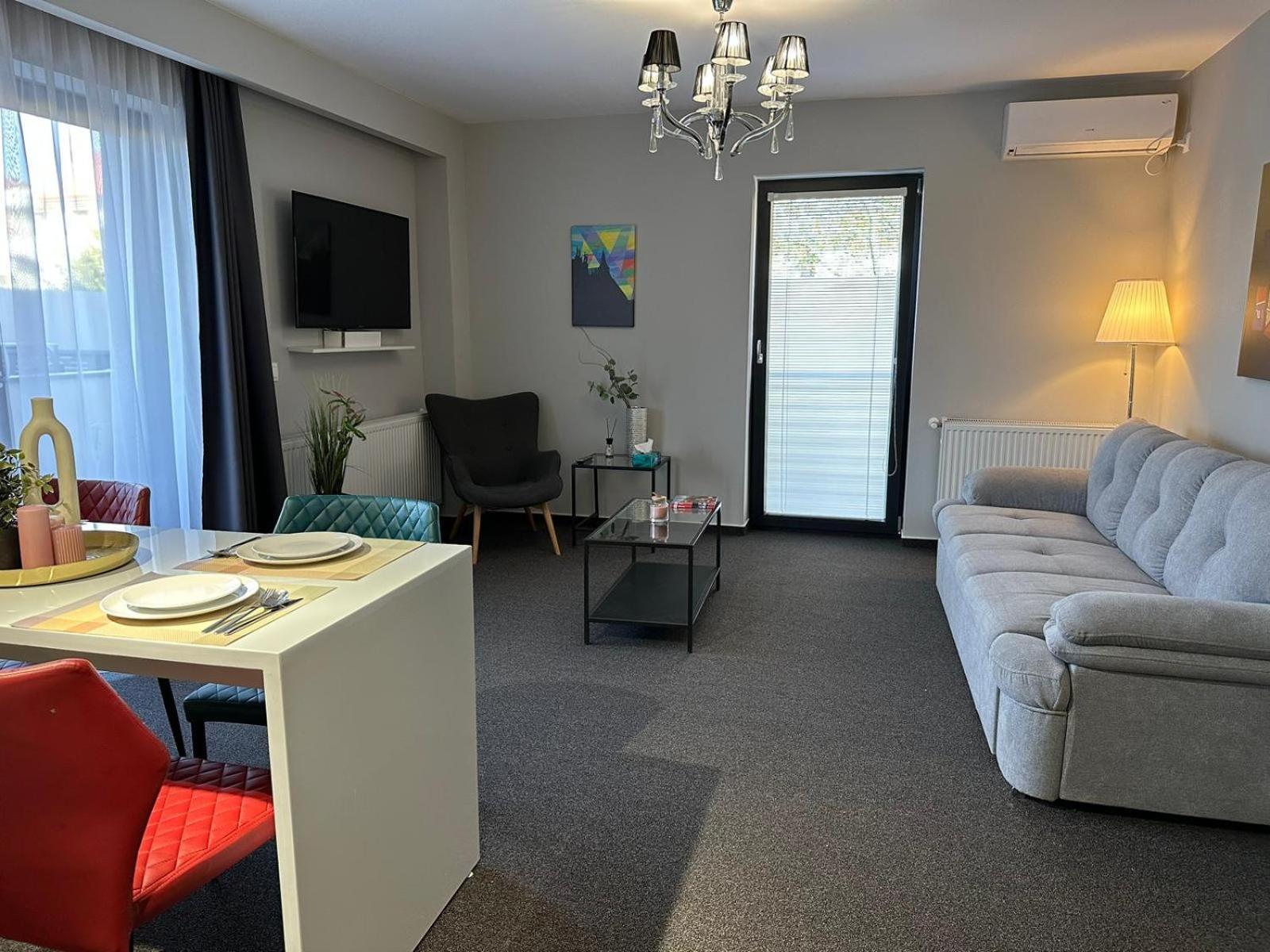 Luxury Glam Apartments & Studios Near Coresi Mall Brasov Exterior photo