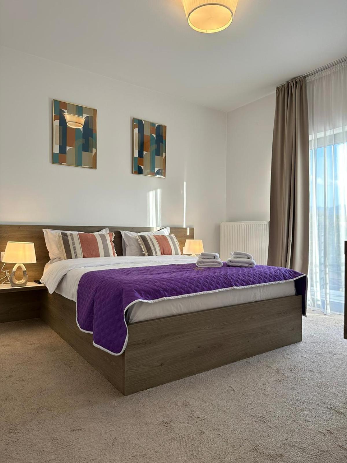 Luxury Glam Apartments & Studios Near Coresi Mall Brasov Exterior photo