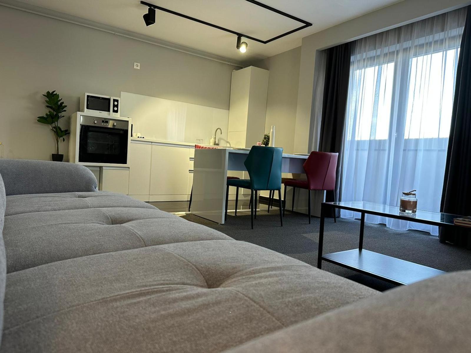 Luxury Glam Apartments & Studios Near Coresi Mall Brasov Exterior photo