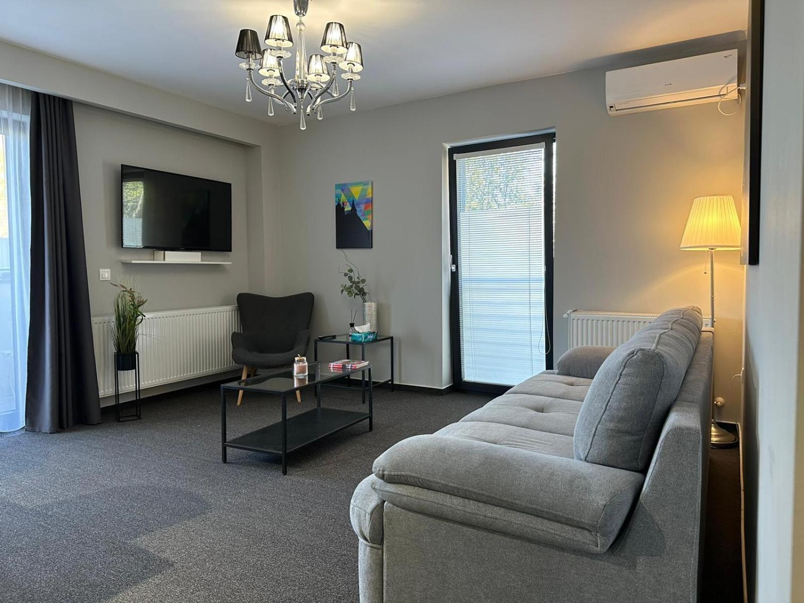 Luxury Glam Apartments & Studios Near Coresi Mall Brasov Exterior photo
