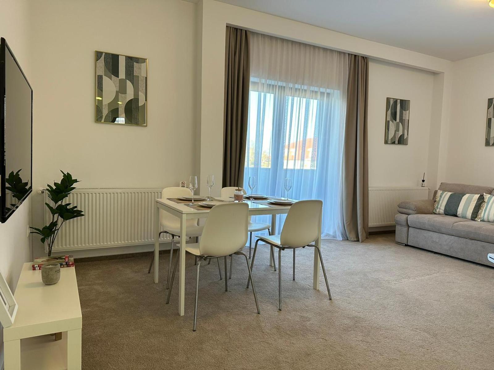 Luxury Glam Apartments & Studios Near Coresi Mall Brasov Exterior photo