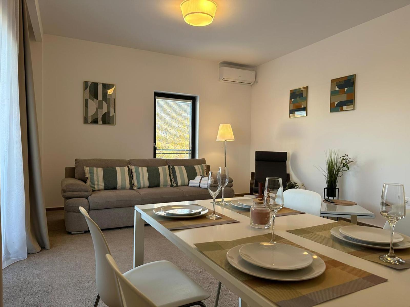 Luxury Glam Apartments & Studios Near Coresi Mall Brasov Exterior photo