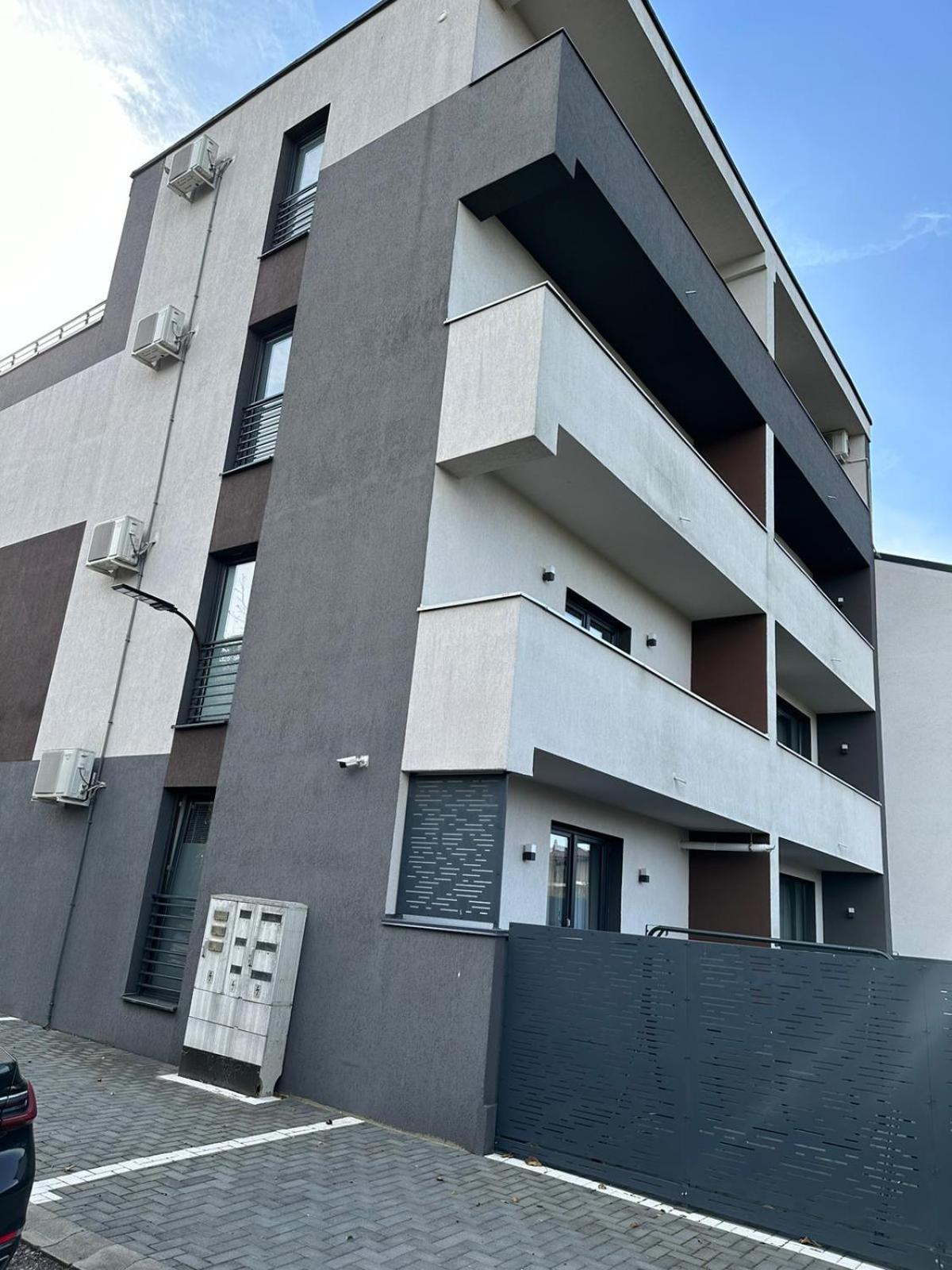 Luxury Glam Apartments & Studios Near Coresi Mall Brasov Exterior photo