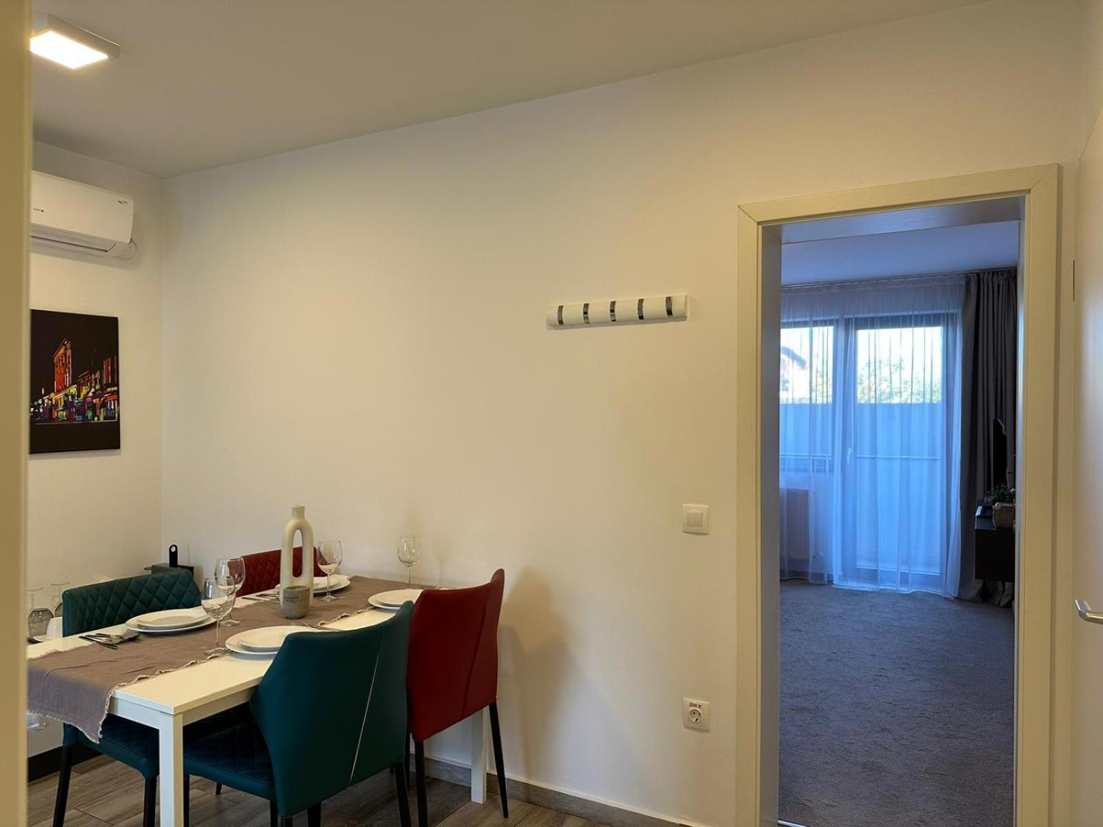 Luxury Glam Apartments & Studios Near Coresi Mall Brasov Exterior photo